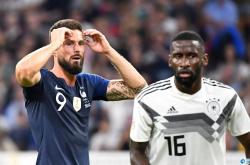 开云体育下载-日本队碾压法国队，黄鸭组合点燃赛场