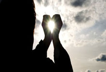 开云体育在线-瑞典乒乓球队险胜中国队,马龙三分雨点燃赛场激情,乒坛新篇章闪耀登场