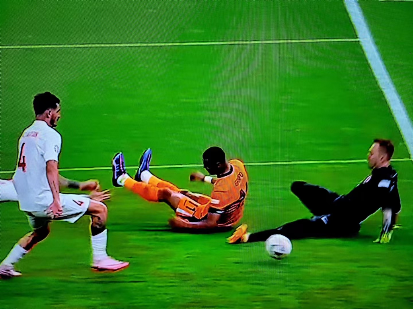 足球比赛中将有一场精彩对抗 足球比赛中将有一场精彩对抗