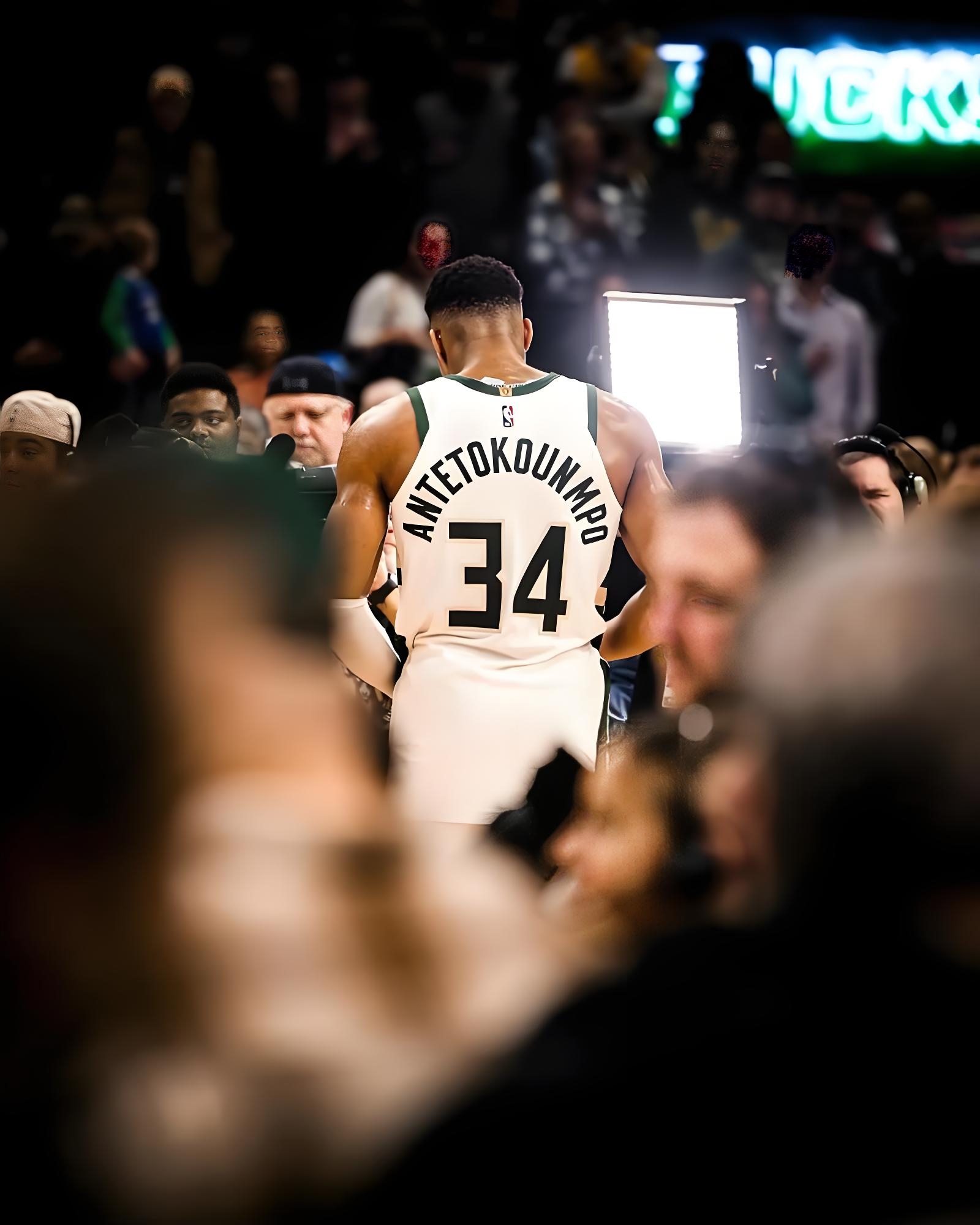 雄鹿客场势不可挡,击败快船 雄鹿客场势不可挡,击败快船