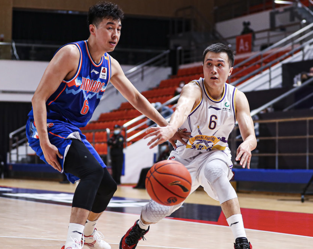 包含新疆队完胜热火,福克斯点燃赛场的词条 包含新疆队完胜热火,福克斯点燃赛场的词条